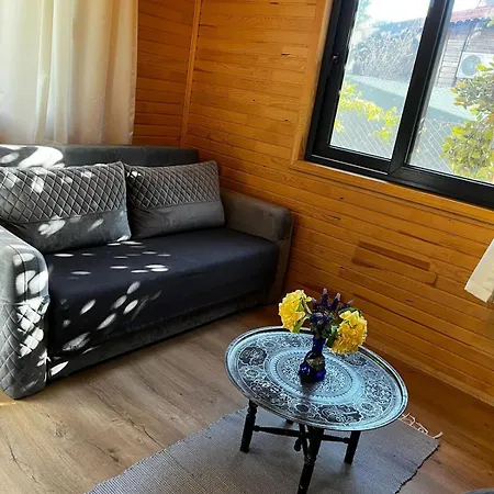 Dom wakacyjny Charming Wooden House With Access To A Large Garden *