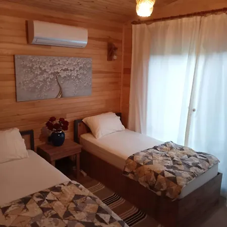 Charming Wooden House With Access To A Large Garden Dom wakacyjny Kemer
