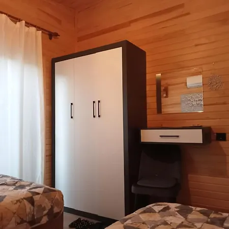 Ferienhaus Charming Wooden House With Access To A Large Garden *