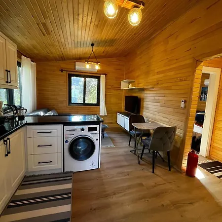 Charming Wooden House With Access To A Large Garden Сasa de vacaciones *