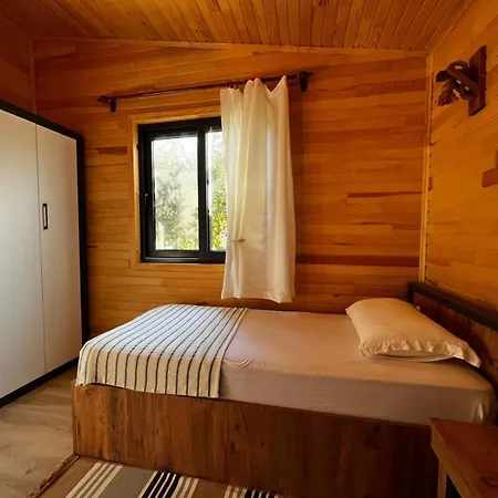 Nyaraló Charming Wooden House With Access To A Large Garden *